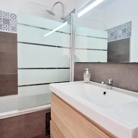 Elegant Pour 8 Personnes Centre Апартаменты Ним