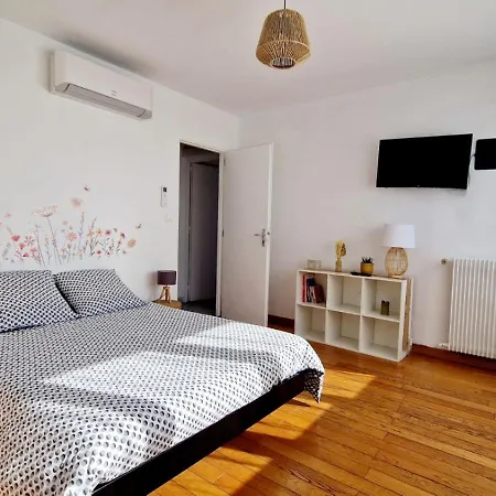Апартаменты Elegant Pour 8 Personnes Centre Ним
